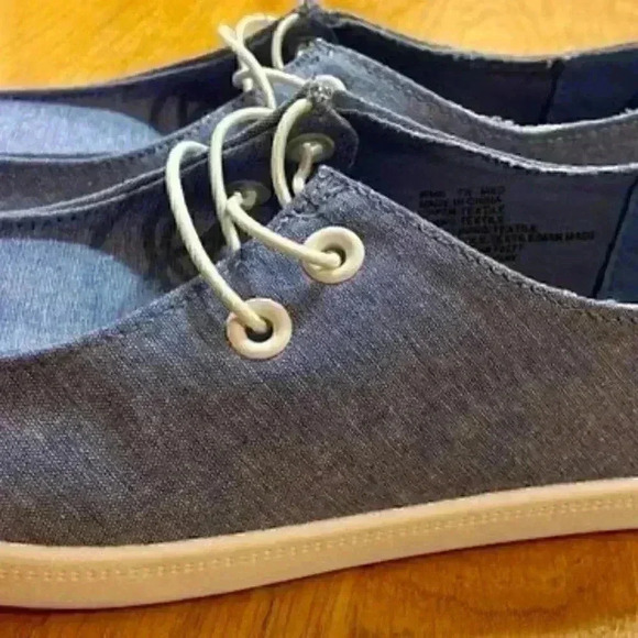 Moc Toe Slip On Sneakers NEW Women's 7.5 - Picture 1 of 2